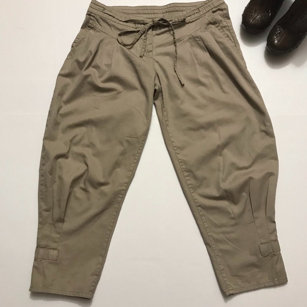 CHARLOTTE RUSSE Women's Beige Khaki Capri Crop